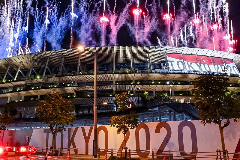 La ceremonia de apertura desde el exterior del Estadio Olímpico