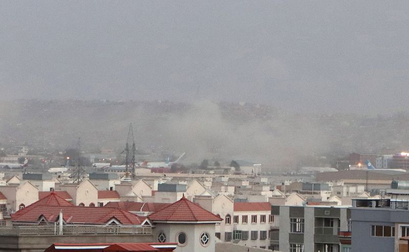 Primera explosión junto al aeropuerto de Kabul