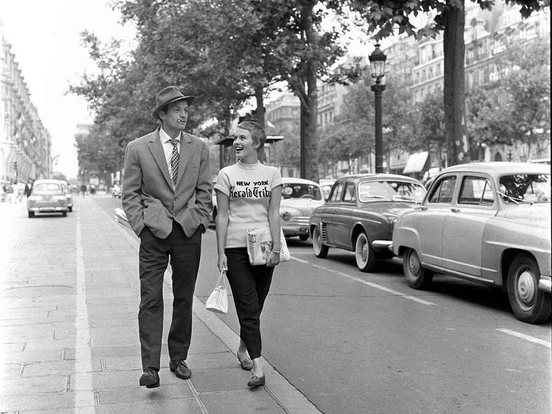 Su gran aparición tuvo lugar en Al final de la escapada. Al protagonizar la cinta de Jean-Luc Godard, Belmondo fascinó al público con su sonrisa contagiosa y su papel de seductor