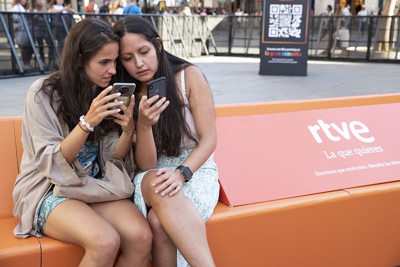 Sofá en la plaza de Callao