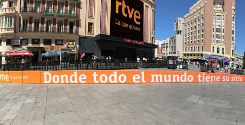 Sofá en la plaza de Callao