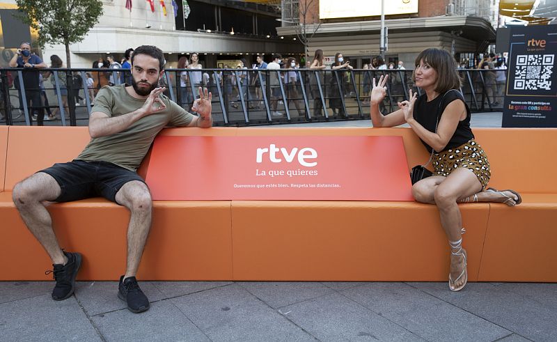 Sofá en la plaza de Callao