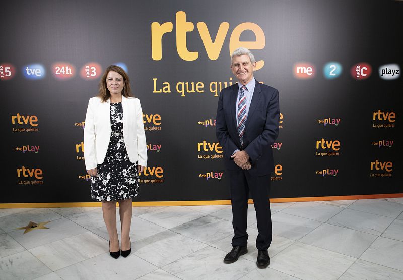 Adriana Lastra (PSOE) junto al presidente de RTVE, José Manuel Pérez Tornero