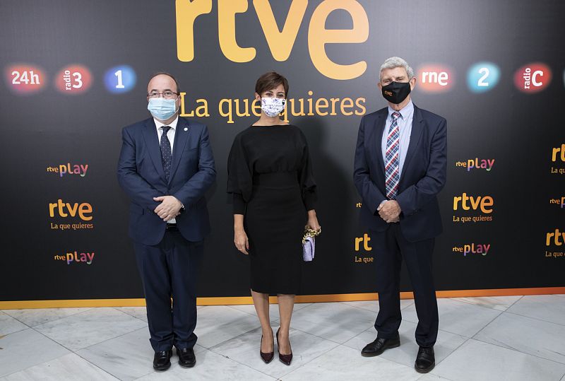 Isabel Rodríguez, ministra de Política Territorial y portavoz del Gobierno, Miguel Iceta, ministro de Cultura y el presidente de RTVE, Pérez Tornero