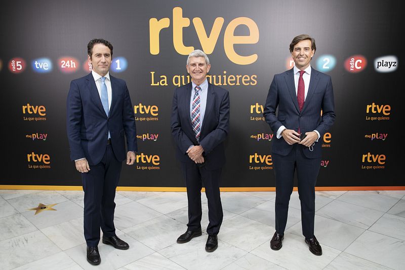 Teodoro García Egea y Pablo Montesinos (PP) junto al presidente de RTVE, Pérez Tornero