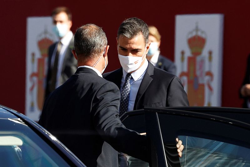 El presidente del Gobierno, Pedro Sánchez, ha sido recibido con abucheos y gritos de dimisión a su llegada al desfile del 12 de octubre en Madrid.
