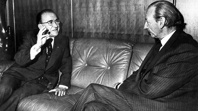 Santiago Carrillo conversa con el secretario geenral de la ONU, Kurt Waldheim, durante su visita a EE.UU. en noviembre de 1977