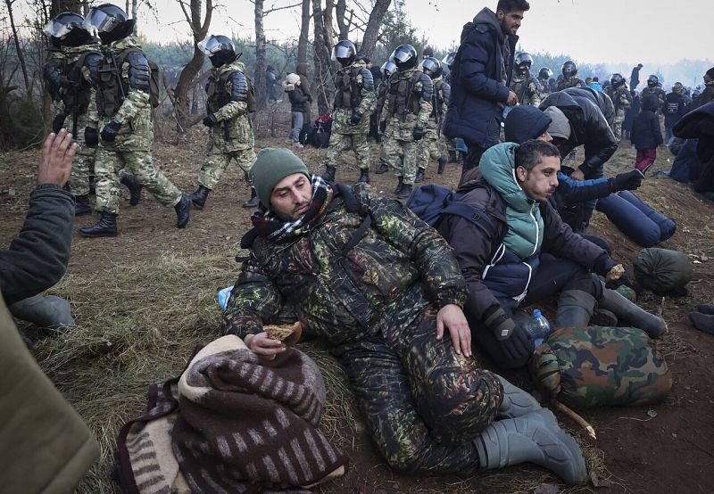 Los migrantes se concentran junto a la frontera en la región bielorrusa de Grodno. Efe/Epa