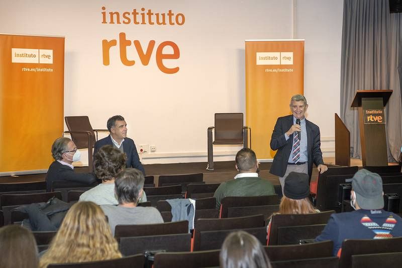 Encuentro del presidente de la Corporación con alumnos del Instituto RTVE