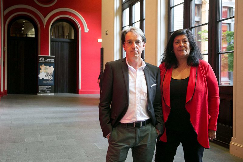 El catedrático de Historia Contemporánea en la Universidad de Zaragoza Julián Casanova presenta su último libro, La venganza de los siervos, sobre la revolución rusa, acompañado por Almudena Grandes, en el Paraninfo de la Universidad de Zaragoza