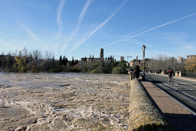 Crecida del río Ebro que deja inundaciones en Tudela.