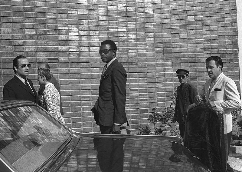 Sidney Poitier a su llegada al XVI Festival Internacional de Cine de San Sebastián (08/07/1968)