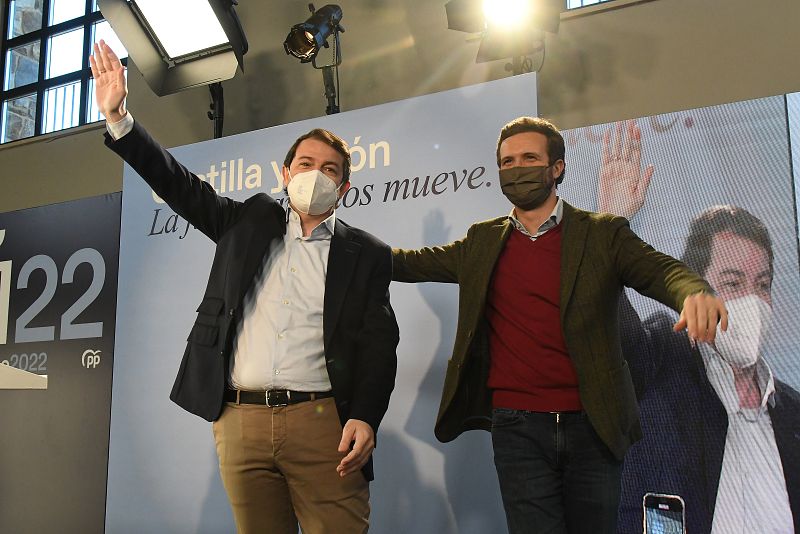 Casado arropa a Mañueco en un acto en La Bañeza