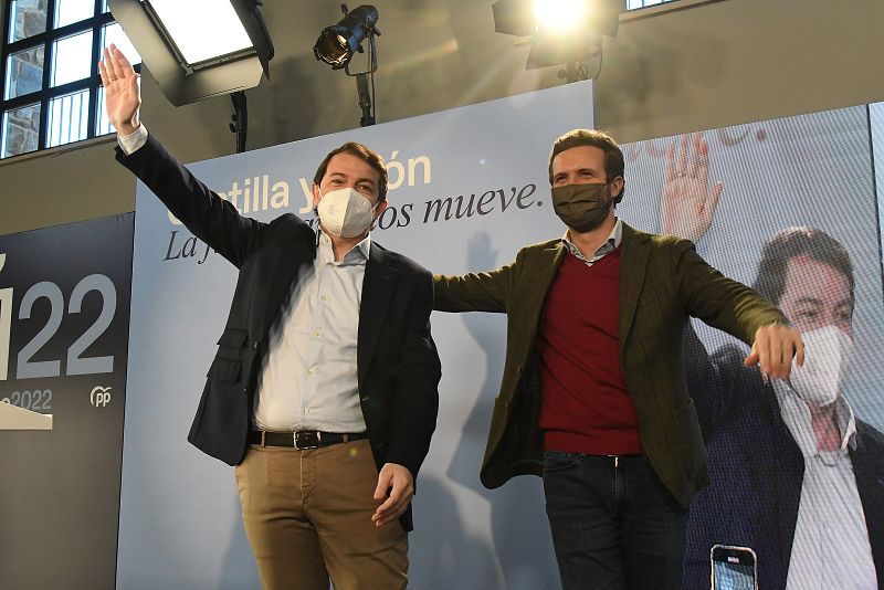 Casado arropa a Mañueco en un acto en La Bañeza