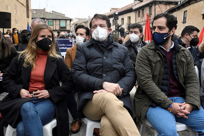 Mañueco, con las Nuevas Generaciones del PP en Segovia