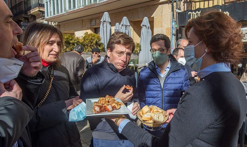 Torreznos para coger fuerzas en la campaña del PP