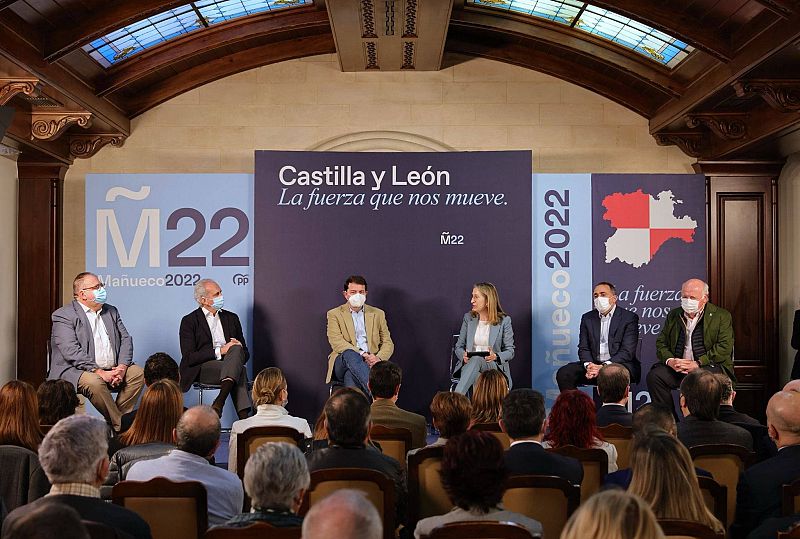 Mañueco junto a los consejeros de Sanidad del PP