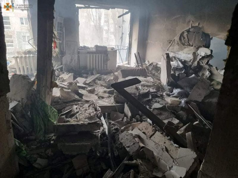 La destrucción en el interior de una residencia de civiles tras los bombardeos de las fuerzas rusas en la ciudad de Mykolayiv, al sur de Ucrania