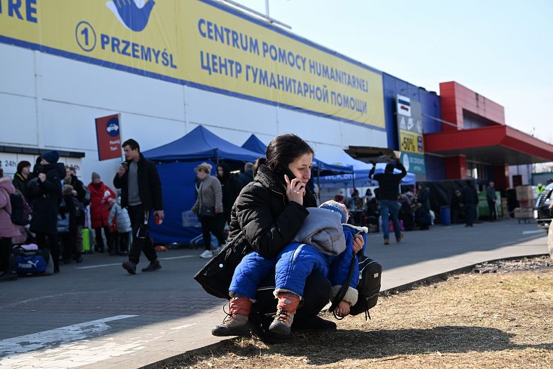 Refugiados ucranianos en el Centro de Ayuda Humanitaria de Przemysl, Polonia