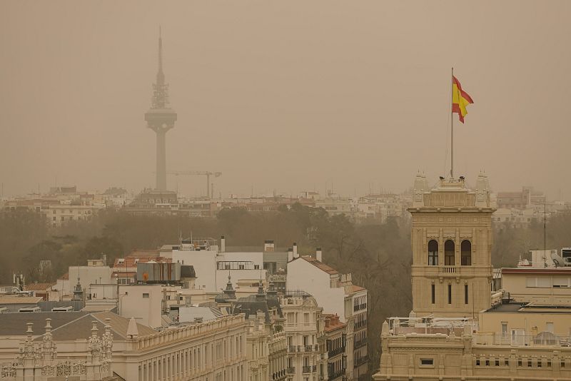 Madrid se cubre de polvo sahariano