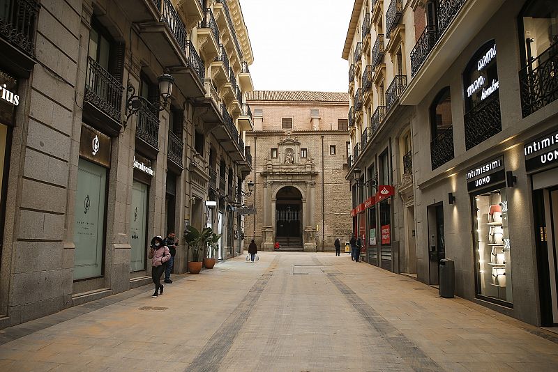 El polvo envuelve parte de las calles del centro de Madrid