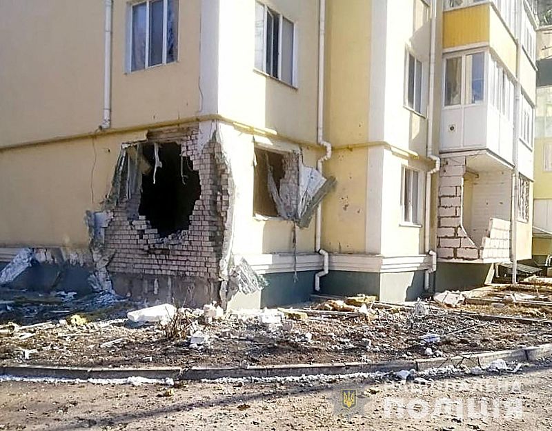 Un edificio residencial dañado por los bombardeos en Chernihiv, Ucrania.