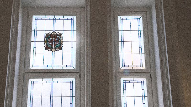 La balanza significa el reparto justo y la equidad