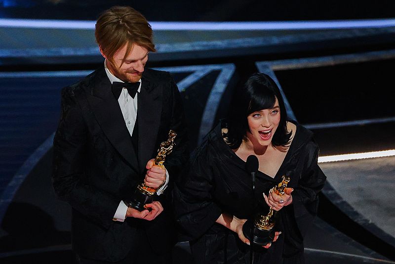 Billie Eilish y Finneas O'Connell ganan el Oscar a la mejor canción original por "No Time to Die" de la película de James Bond