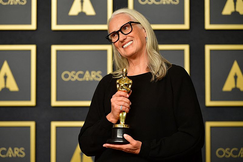 La directora neozelandesa Jane Campion gana el premio a mejor dirección por "El poder del perro"