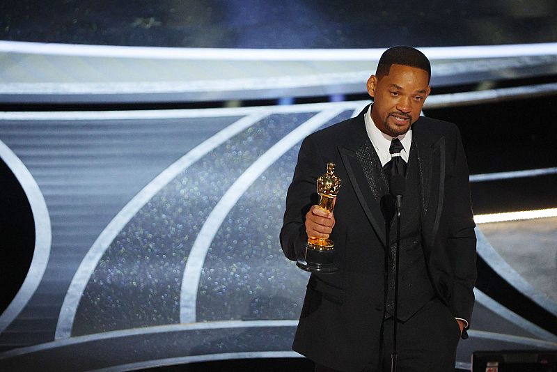 El actor Will Smith recoge el premio a mejor actor protagonista por "El método Williams"