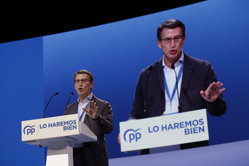 El presidente de Galicia, Alberto Núñez Feijóo, interviene durante el XX Congreso Nacional del partido en Sevilla