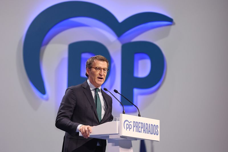 El presidente del PP, Alberto Núñez Feijóo, durante su intervención en el congreso