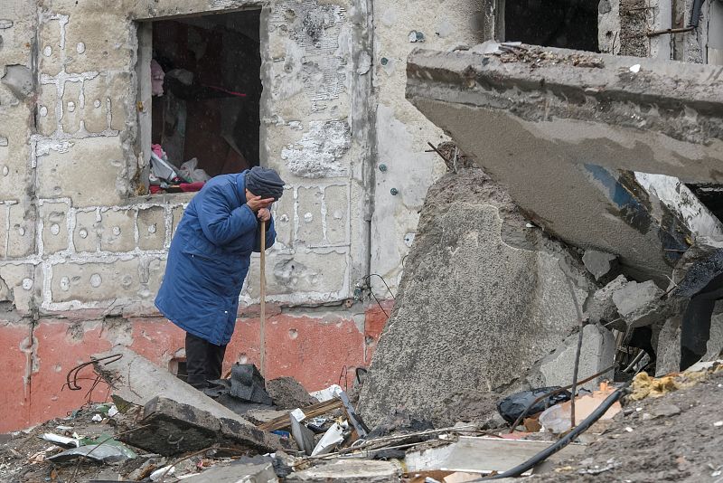 A woman cries as she tries to find a body of her son among debris of a residential destroyed during Russiaâ¿¿s invasion in the town of Borodianka