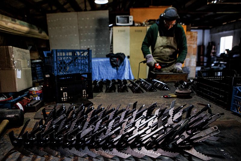 Producción de equipamiento militar antiminas para el Ejercito ucraniano en la ciudad de Perechyn, en la región de Zakarpattia.en la región de Zakarpattia