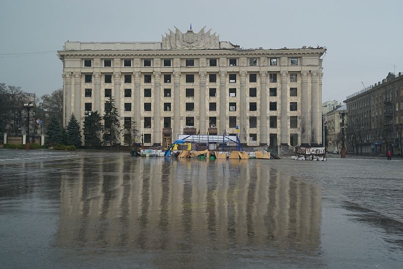 El edificio de la administración regional de Járkov, semidestruido por los ataques rusos