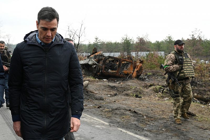 Sánchez ha visitado la localidad de Borodianka, reconquistada por las tropas ucranianas