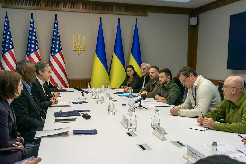 Ukrainian President Zelensky meets with US Secretary of State Blinken and Defense Austin in Kyiv