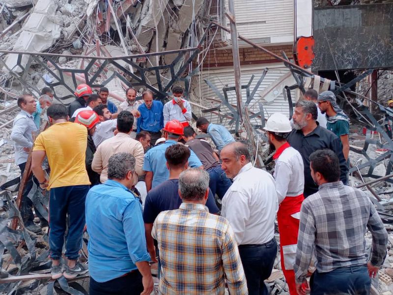 El edificio que se ha venido abajo está en una de las zonas comerciales de la ciudad