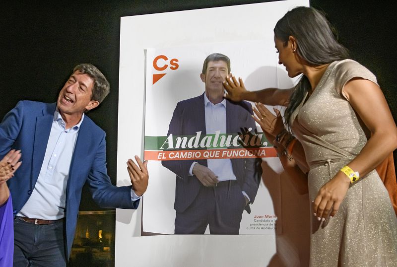 Acto de pegada de carteles de Ciudadanos