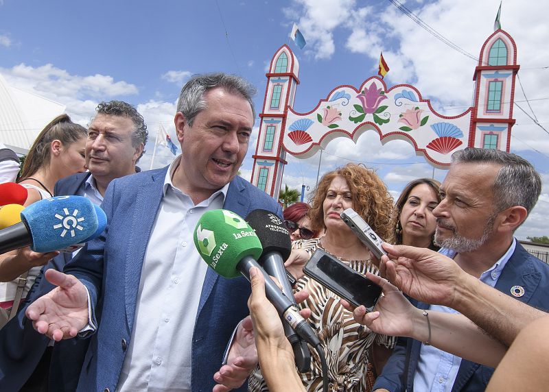 Juan Espadas, en la feria de La Rinconada (Sevilla)
