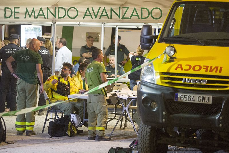 Puesto de mando avanzado del incendio declarado este miércoles en Pujerra (Málaga).