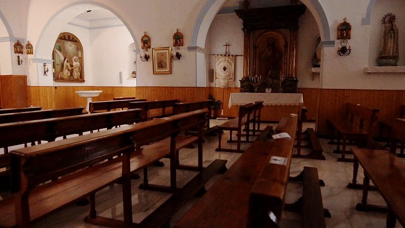 INTERIOR DE UNA IGLESIA