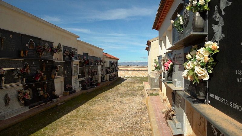 NICHOS DE UN CEMENTERIO