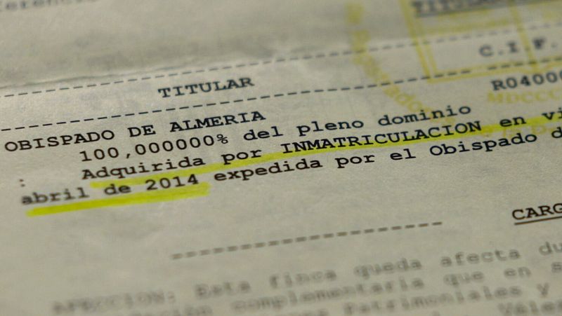 papeles oficiales sobre una inmatriculación