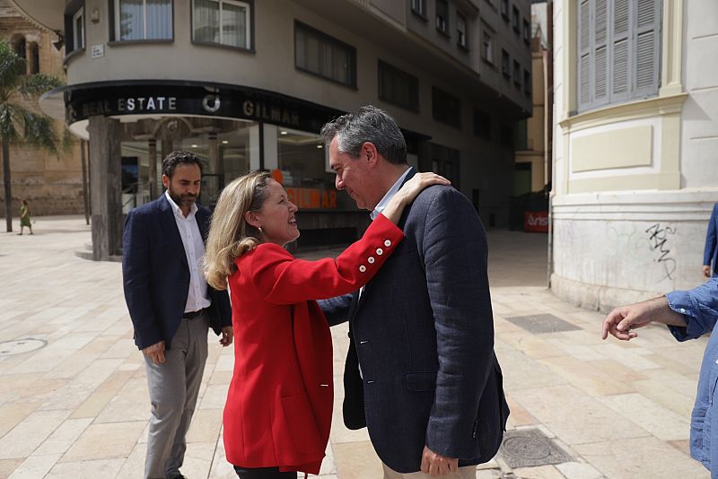 Calviño arropa a Espadas en Málaga