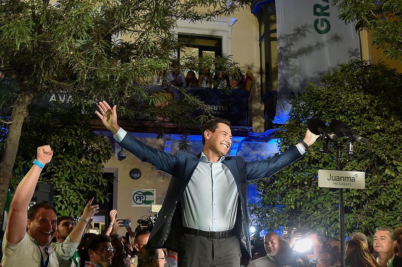 Juanma Moreno celebra su aplastante victoria en las elecciones andaluzas en la sede del PP en Sevilla