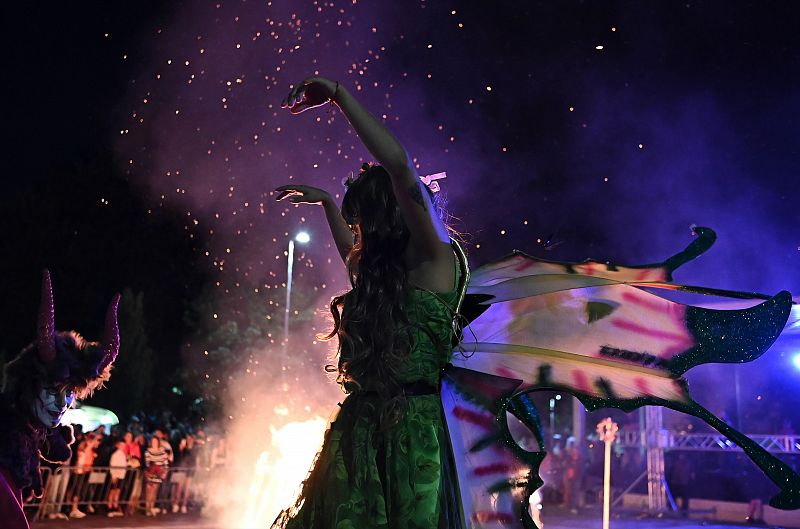 Celebración de la Noche de San Juan en la localidad madrileña de Alcalá de Henares.