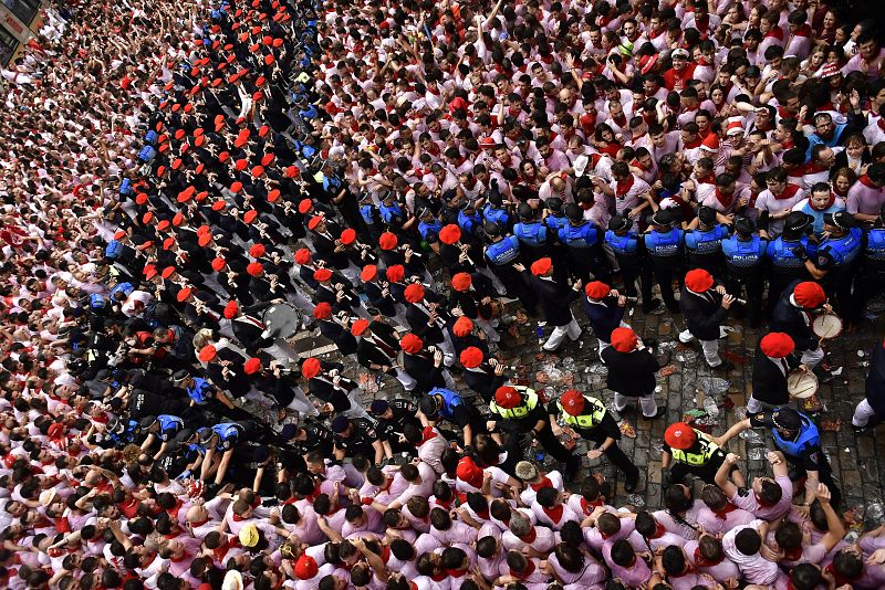 La Biribilketa de Gainza, interpretada por La Pamplonesa y los txistularis