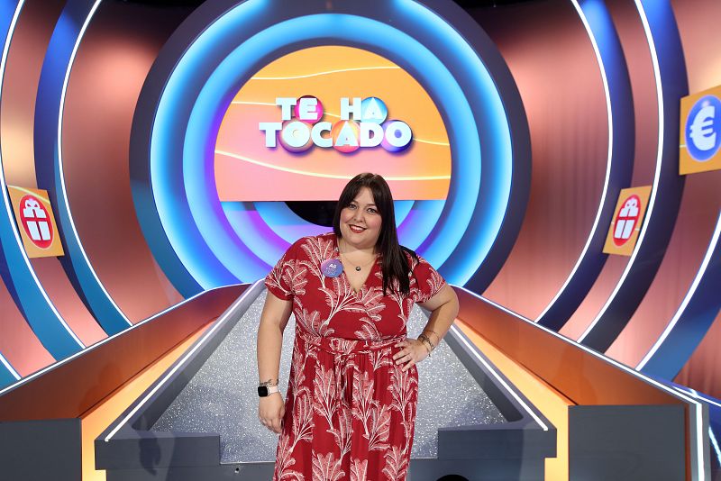 Aunque es de Valencia, el amor la llevó hasta Barcelona, donde lleva residiendo desde hace más de una década. Durante su paso por 'Te ha tocado', ha prometido demostrar lo bien que se le da el hip hop.