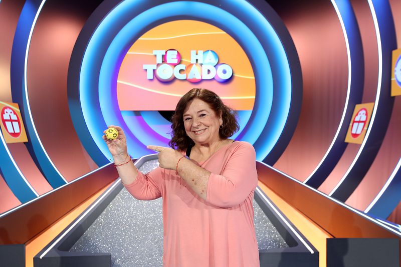 Ana es la prueba de que estar jubilada no significa quedarse de brazos cruzados. Entre sus aficiones están pintar, visitar museos, la fotografía y cocinar. Pero su mayor pasión es su nieta, a la que adora.